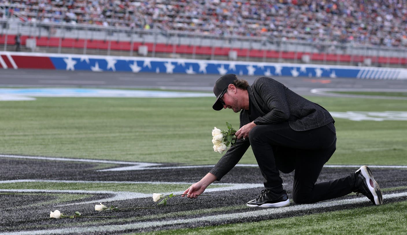 爱游戏体育官网网页登录 赛道献礼：NASCAR 以多重方式纪念逝世的凯尔·布什 | 爱游戏体育
